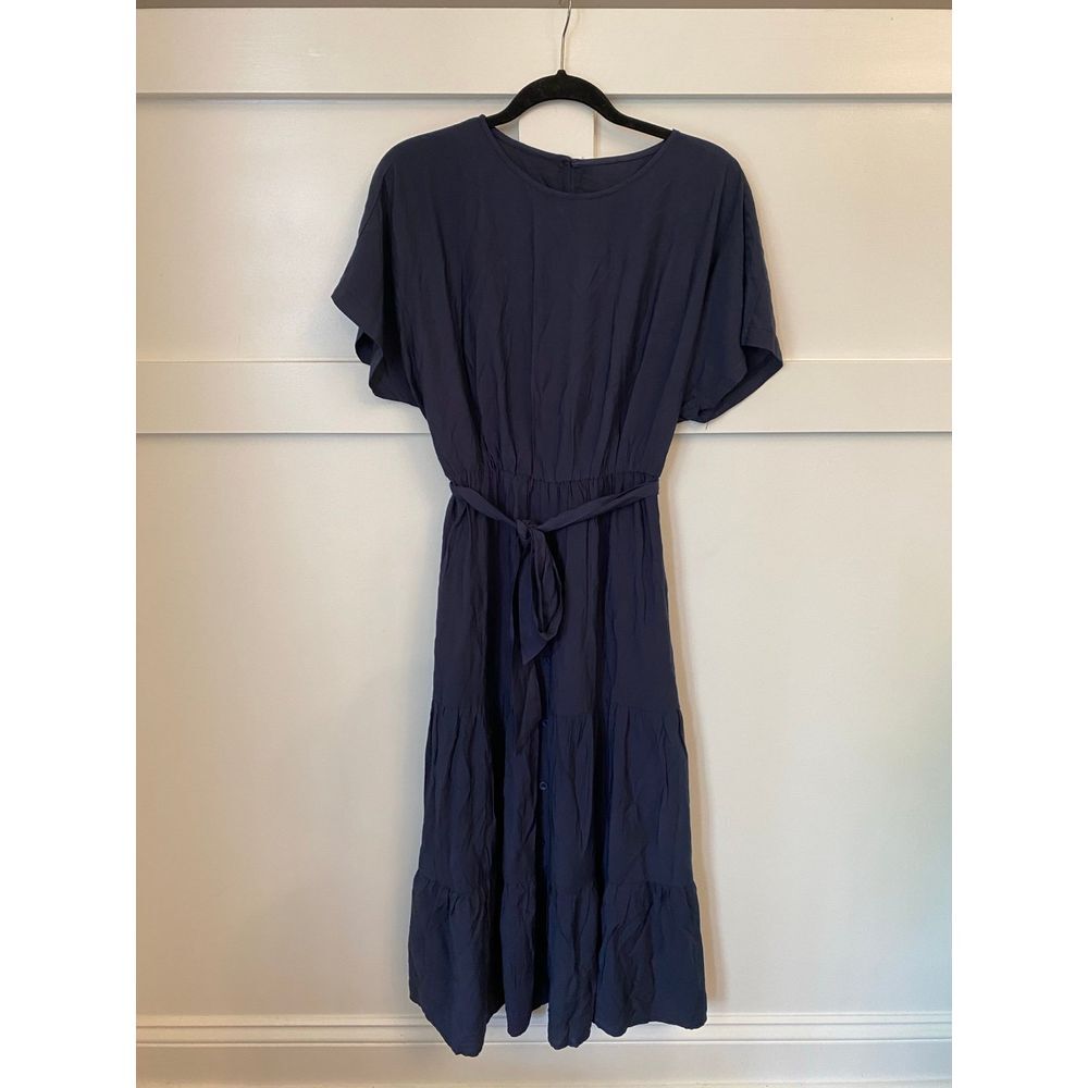Large Navy Blue Midi with buttons down front‎ EUC